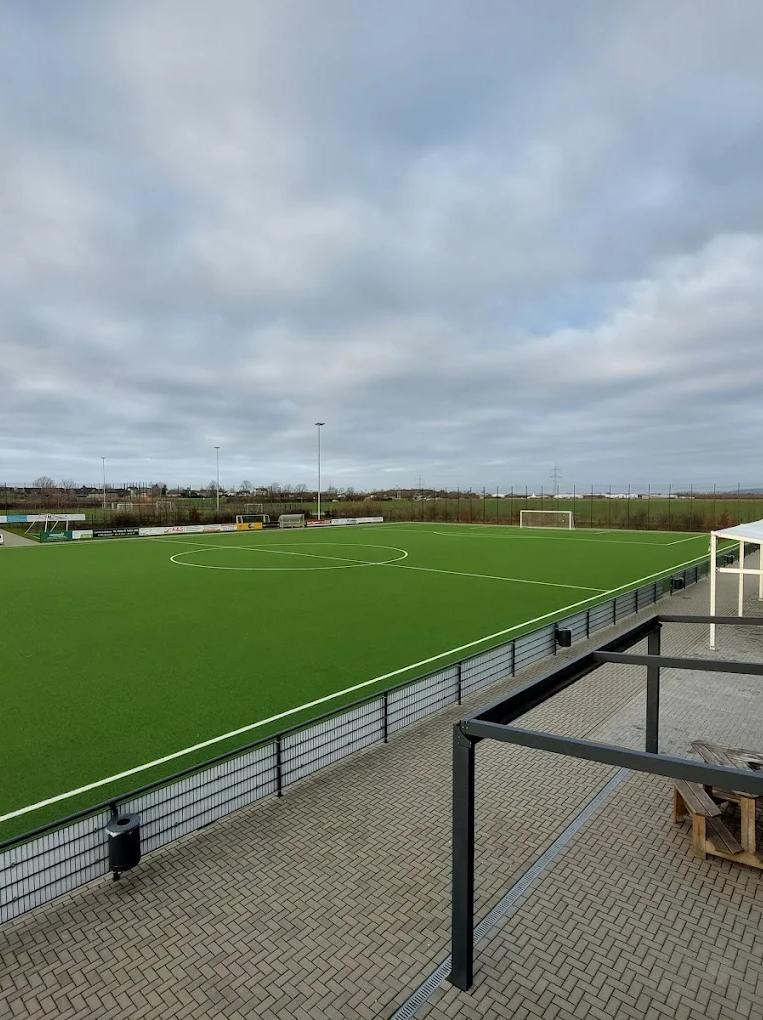 Kunstrasenplatz an der Sportanlage Morschenich
